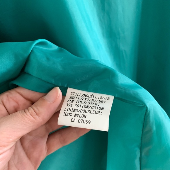 Vintage turquoise, lightweight cotton trenchcoat with belt and raglan sleeves. - Picture 12 of 13